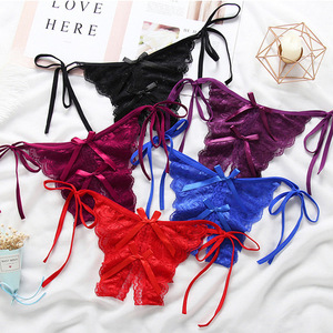 Tanga sexy de encaje negro con lazo y entrepierna abierta transparente para mujeres jóvenes - Product Image 4
