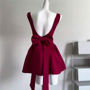 Robe de soirée mi-longue en mousseline de soie respirante et à séchage rapide, style rétro français, rouge, avec col halter, dos nu et taille cintrée, coupe trapèze - Product Image 3