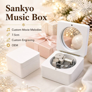 Boîte à <span class=keywords><strong>musique</strong></span> avec couvercle miroir rotatif, mélodie personnalisée, manivelle manuelle, Sankyo 18 notes, en bois, <span class=keywords><strong>cadeau</strong></span>, OEM, vente en gros - Product Image 1