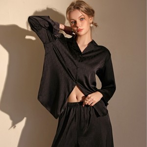 Nuovo <span class=keywords><strong>Pigiama</strong></span> da <span class=keywords><strong>Donna</strong></span> in Tessuto Jacquard Russo, Loungewear <span class=keywords><strong>Primaverile</strong></span> e Autunnale in Seta Ghiaccio a Maniche Lunghe, Set di Abbigliamento Leggero per l'Autunno. - Product Image 3