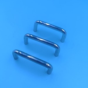 Poignées de meuble en acier inoxydable, forme barre, chromées, design minimaliste pour armoires et meubles - Product Image 2