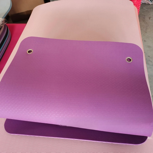Colchoneta de yoga perforada de TPE para colgar en la pared con ojales personalizados, rectangular ensanchada de 183 cm, línea de guía Asana de 6/8/10 mm - Product Image 1