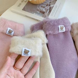 Chaussettes chaudes en cachemire épais pour femme, avec logo personnalisé, nouvelle collection <span class=keywords><strong>2022</strong></span>, couleur bonbon, motif dessin animé, bordure tissée - Product Image 2