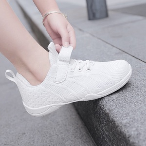 Baskets de Cheerleading blanches pour enfants Junior Hook and Loop Chaussures d'athlétisme Tennis Respirant Compétition Cheer Sneakers - Product Image 2
