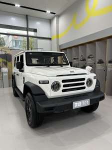 <span class=keywords><strong>212</strong></span> coche 2025 BAIC Beijing BJ <span class=keywords><strong>212</strong></span> T01 Baw Auto coche tamaño pequeño <span class=keywords><strong>Turbo</strong></span> 2,4 T SUV con neumático R17 dirección izquierda 4WD vehículo de gasolina - Product Image 3