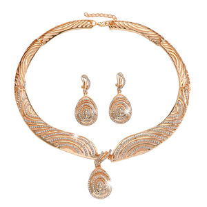 Factory direct selling gold zinc alloy inlaid rhinestone hollow necklace earrings set ladies jewelry - Product Image 4