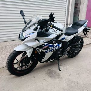 Motocyclette à essence d'occasion <span class=keywords><strong>Suzuki</strong></span> GSX250 - Bicylindre, refroidissement par eau, injection électronique de carburant, 250cc - Product Image 4