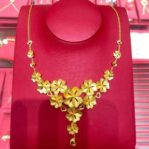 Collar GOODCARE de la Serie Boda Flor y Luna con Flor de Melocotón para Mujer, Elegante, Versátil y de Lujo Discreto - Product Image 3