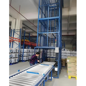 Convoyeur vertical à mouvement alternatif de type Z, élévateur automatisé de transfert de cartons entre étages pour ligne d'assemblage d'emballage - Product Image 1