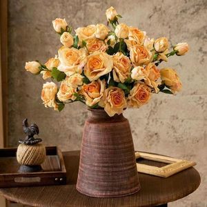 Ramo de Rosas Artificiales de 3 Cabezas con Bordes Quemados, Flores de Seda de Alta Simulación para Decoración de Bodas y Hogar, Arreglo Floral Seco - Product Image 1