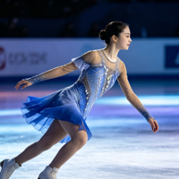 Robe de patinage artistique à manches longues dégradé bleu, dos ouvert, avec strass et sequins sur la jupe, pour enfants