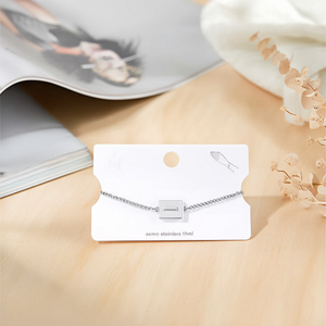 Bracelet manchette unisexe en acier inoxydable plaqué or Angelina avec pendentif lettre I – Bijou tendance, idée cadeau - Product Image 5