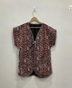 Veste en coton matelassée Kantha au design unique, imprimée à la main, douce, respirante, demi-veste vintage, style bohème, avec cordon de serrage - Product Image 6
