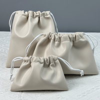 Trousse de maquillage de luxe personnalisée emballage de voyage pochette cadeau pour bijoux sac à cordon pochette en simili cuir de grande capacité sac à cordon en PU