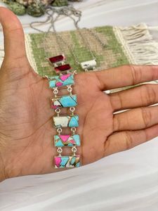 จี้เงินแท้ทำมือประดับด้วยหินธรรมชาติสีขาวคอตตอนแคนดี้ บัฟฟาโล และสีแดงโรสดาเลีย ชุบหลายชั้น เหมาะสำหรับเป็นของขวัญวันครบรอบ - Product Image 4