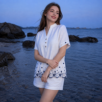 Nouvel Arrivage Blouse de Plage Ample pour Femme, Col V, Manches Courtes, Texturée Blanche, Broderie de Petites Fleurs Bleu Marine, Style Vacances