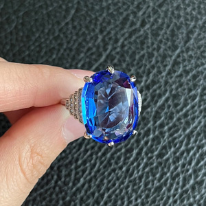 Anello dal design ovale di colore blu, anello da dito dallo stile elegante per donna - Product Image 4