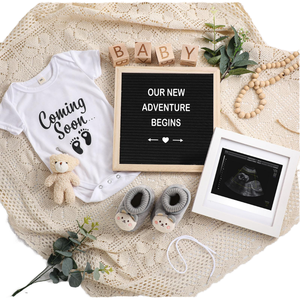 Ensemble d'accessoires pour l'annonce de grossesse : idées de panneaux en bois avec lettres pour l'annonce de la naissance du bébé « Bientôt là » - Product Image 1