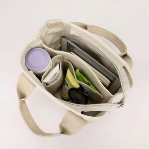 Sac fourre-tout en toile imperméable pour femme avec fermeture éclair, poignée souple et design multi-poches pour les voyages et l'usage quotidien - Product Image 3