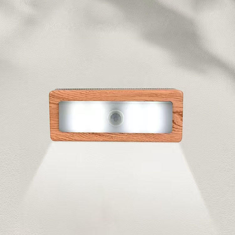 Rectángulo de color madera natural.