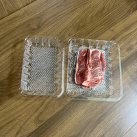 Barquette alimentaire en PET de qualité alimentaire 230x150 |   Rainures de verrouillage liquides physiques en relief |   Revêtement anti-buée pour l'emballage MAP de bœuf en supermarché