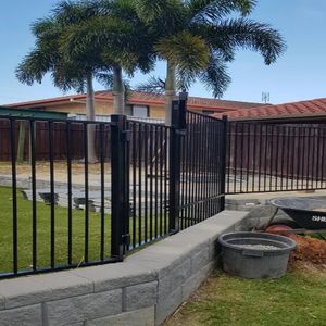 Clôture de piscine inoxydable de sécurité Clôture de jardin enduite de PVC Panneaux en <span class=keywords><strong>aluminium</strong></span> métalliques écologiques bon marché Taille personnalisée en <span class=keywords><strong>aluminium</strong></span> - Product Image 4