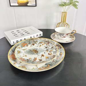 Custom Hot Sale 4 Piece Nordic Luxury Red Runway Restaurant Set Ceramic Plate with Gift Box - Product Image 3