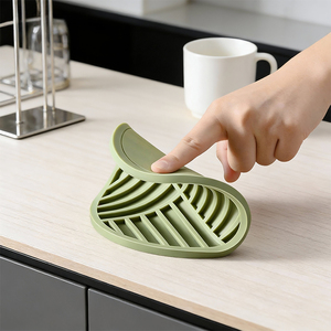 Tapis en silicone de qualité alimentaire - Résistant à la chaleur 230 ° Tapis de séchage de vaisselle multi-usages C, dessous de plat antidérapant <span class=keywords><strong>pour</strong></span> tasses, bols, casseroles |   Lave-vaisselle compatible - Product Image 1