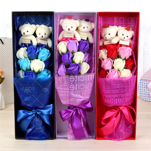 Confezione Regalo Artigianale con <span class=keywords><strong>Orsetto</strong></span> e <span class=keywords><strong>Rose</strong></span> <span class=keywords><strong>di</strong></span> Sapone in Stile Moderno, Consegna Rapida <span class=keywords><strong>per</strong></span> San Valentino, Matrimoni, Lauree, Festa della Mamma - Product Image 1