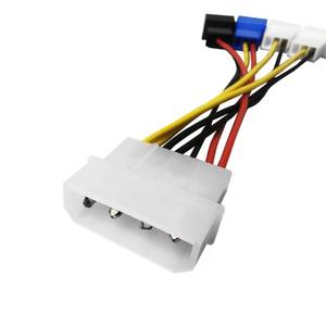 4ウェイ電圧調整ファンスプリッター モレックス4ピンからクワッド3ピンアダプター、3スピード（5V/7V/12V）制御付き、PC冷却システム用 - Product Image 2