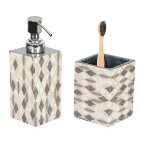 Accesorios de Baño Tradicionales de Nácar, Artesanías de Resina - Product Image 1