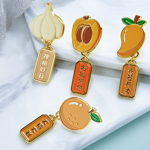 Distintivo in metallo personalizzabile con <span class=keywords><strong>smalto</strong></span> morbido <span class=keywords><strong>arancione</strong></span> per spilla da bavero, con design stampato UV oro e incisione per personalizzazione - Product Image 1