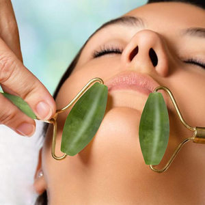 En gros 100% Faciale naturelle <span class=keywords><strong>Pierre</strong></span> De <span class=keywords><strong>Jade</strong></span> Rouleau Pour Le <span class=keywords><strong>Visage</strong></span> <span class=keywords><strong>Massage</strong></span> Minceur Raffermissante Rajeunir La Peau - Product Image 5