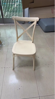 Mobilier d'extérieur couleur bois naturel Salle à manger Restaurant Hôtel Chaise de banquet de mariage à dossier croisé en plastique empilable Plus