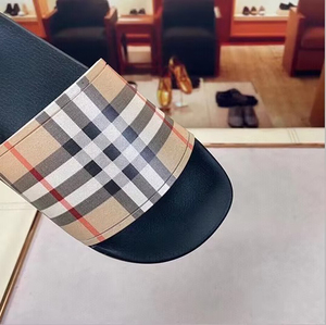 รองเท้าแตะดีไซน์เนอร์สุดฮิตคุณภาพสูงปี 2026 ลายตาราง สไตล์ลำลอง เหมาะสำหรับเดินเล่นชายหาด ใส่ได้ทั้งฤดูร้อนและกิจกรรมกลางแจ้ง - Product Image 3