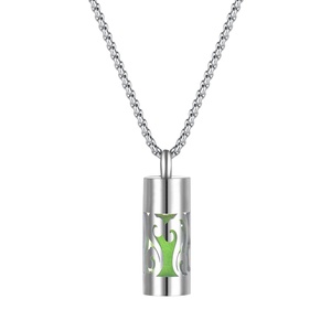 Collar con Diseño Personalizado en Relieve, Botella de Perfume con Colgante para Aceites Esenciales - Product Image 1