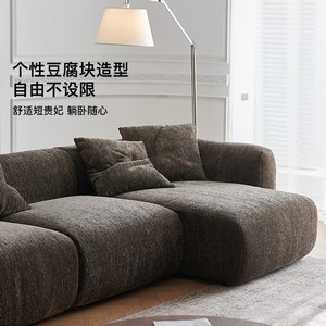 Canapé modulaire vintage français de luxe léger en chenille chocolat, sectionnel en L avec pieds en bois, personnalisable pour villa - Product Image 3