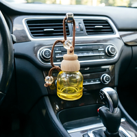 Vente en gros de flacons de parfum pour voiture en verre miniature avec logo personnalisé, diffuseur de parfum pour voiture, désodorisant pour la décoration intérieure de la voiture