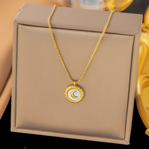 Collana con Ciondolo a Catena in Acciaio Inossidabile Placcato Oro 18K, Design Luna Bianca, Lussuosa e alla Moda, con Micro Inserti - Product Image 6