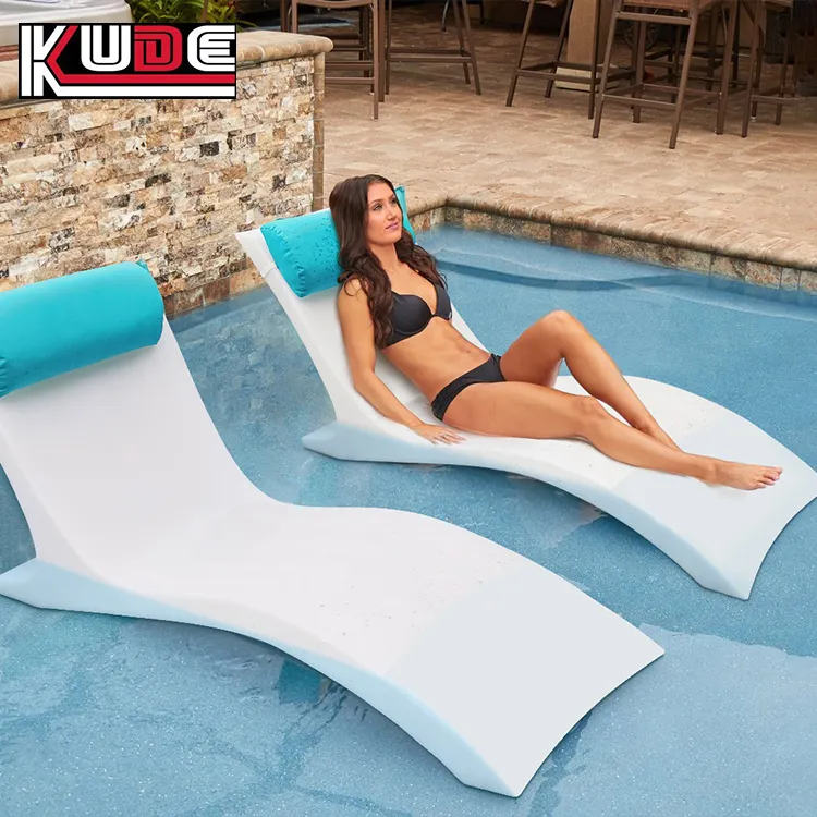 UV-beständiger Freiluft-Sonnenlehne weiß Polyethylen In-Pool-Lounge Kunststoff verstellbarer In-Pool-Sonnenlehne
