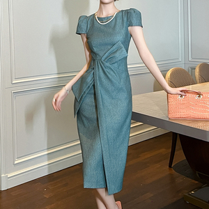 Fabricants de vêtements sur mesure en gros – Nouvelle robe d'été unie élégante pour <span class=keywords><strong>femme</strong></span>, coupe droite, manches courtes, longueur midi, idéale pour les soirées et dîners - Product Image 2