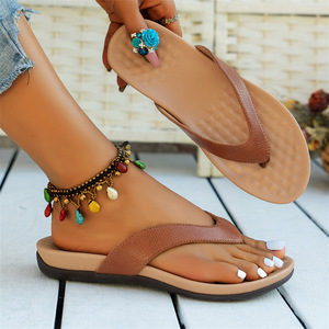 Sandalias Planas para Mujer con Parte Superior de PU y Diseños de Pedrería, Suela de Goma Suave - Tendencia de Moda para Primavera, Verano y Otoño - Product Image 3