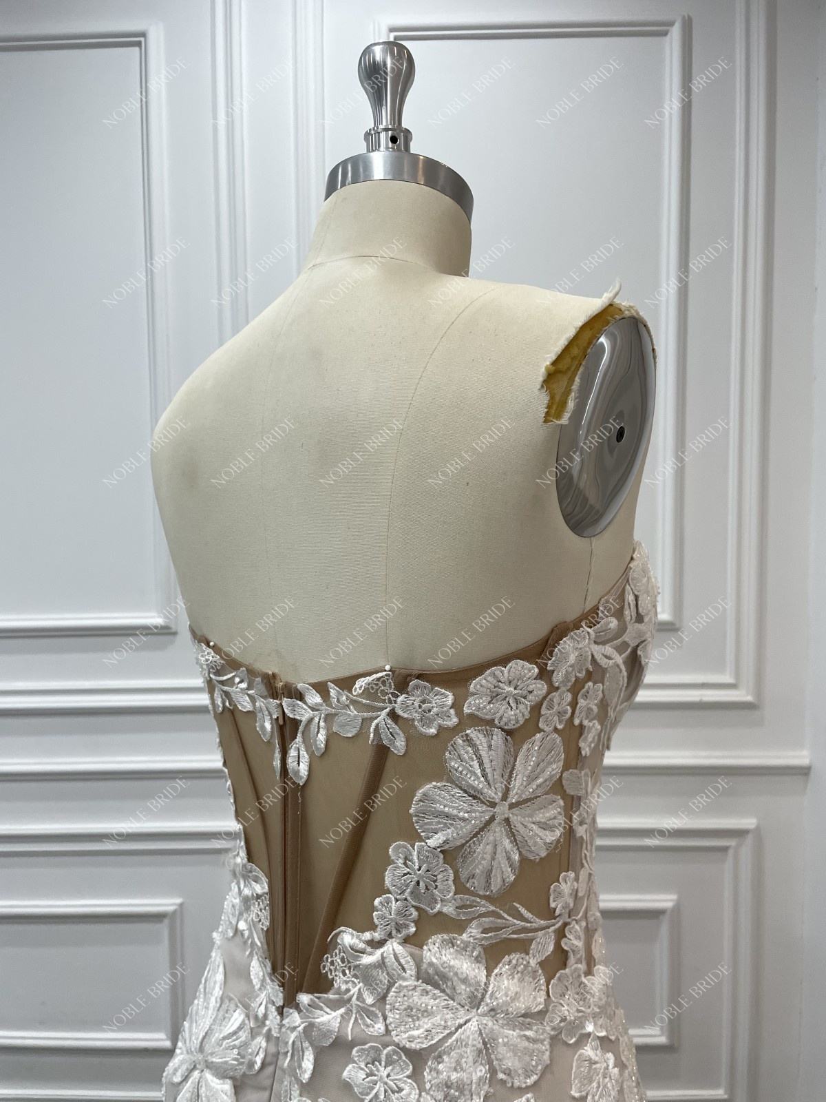 a line longlong satin skirt with rhinestone buckle