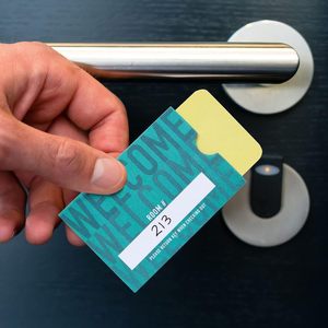 Porte-carte-clé d'hôtel en papier avec emplacement pour numéro de <span class=keywords><strong>chambre</strong></span>, pour cartes de bienvenue et rangement des clés - Product Image 3