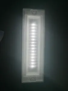 Luz de emergência LED recarregável de 3 W embutida na superfície da anteparo IP65 de fábrica