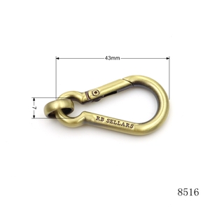 Bàn Chải Chống Brass Tùy Chỉnh Mang Nhãn Hiệu Tên Nhỏ <span class=keywords><strong>Carabiner</strong></span> Với <span class=keywords><strong>Ring</strong></span> Cho Keychain - Product Image 2
