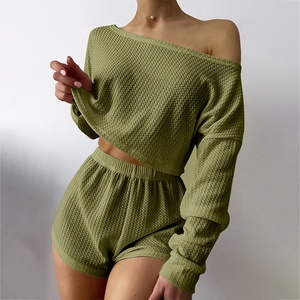 Ensemble Lounge Femme Personnalisé OEM Col Bateau Épaules Tombantes en Maille Gaufrée, Survêtement 2 Pièces Côtelé pour Femme – Vente en Gros - Product Image 4