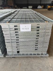 Grille <span class=keywords><strong>de</strong></span> drainage en acier galvanisé <span class=keywords><strong>pour</strong></span> station <span class=keywords><strong>de</strong></span> lavage automobile, grille <span class=keywords><strong>de</strong></span> sécurité <span class=keywords><strong>pour</strong></span> <span class=keywords><strong>parking</strong></span>, grille <span class=keywords><strong>de</strong></span> drainage métallique <span class=keywords><strong>pour</strong></span> pont, grille <span class=keywords><strong>de</strong></span> <span class=keywords><strong>sol</strong></span> en acier – Prix usine - Product Image 2