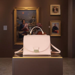 حقيبة كتف وكروس من جلد البولي يوريثان بتصميم كلاسيكي للنساء، عصرية ومحموله ببطانة من البوليستر وغطاء للإغلاق - Product Image 1