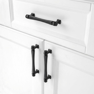 आधुनिक लक्जरी ब्रश गोल्ड और मैट ब्लैक कैबिनेट ने जस्ता मिश्र धातु रसोई ड्रॉअर खींचे और समुद्री लकड़ी फर्नीचर हार्डवेयर को संभालता है। - Product Image 4